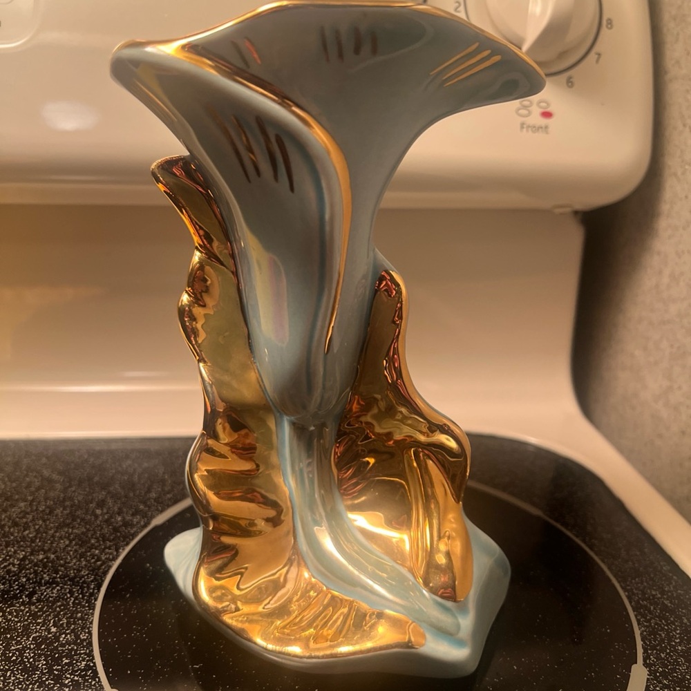 Lilly vase 22k warranted gold Ceramic Vase vintage